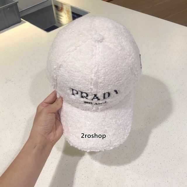 PRADA 모자