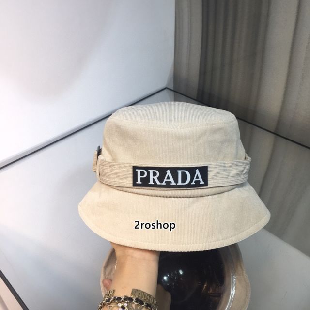 PRADA 모자