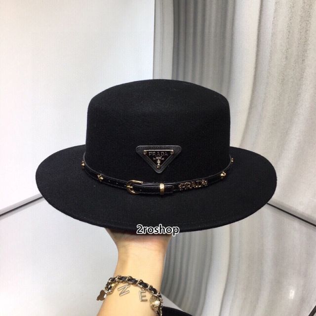 PRADA 모자