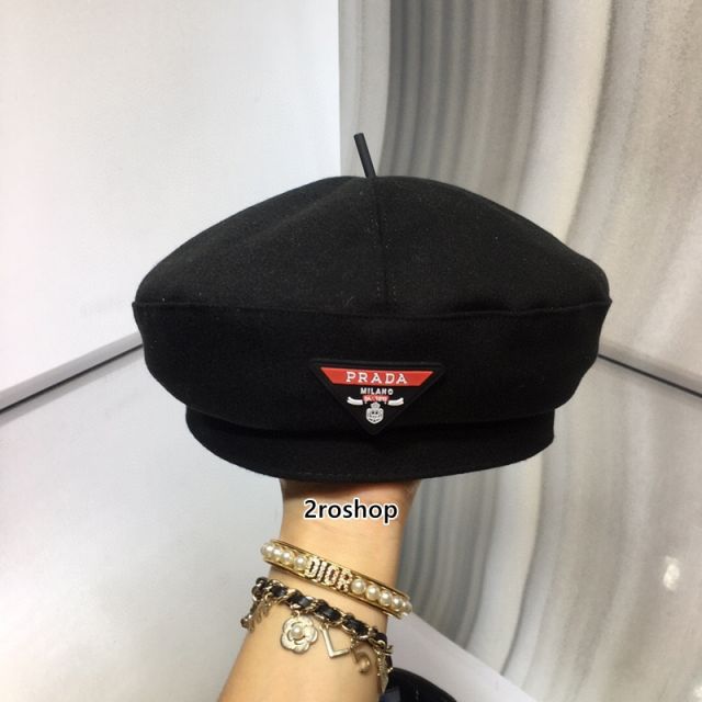PRADA 모자