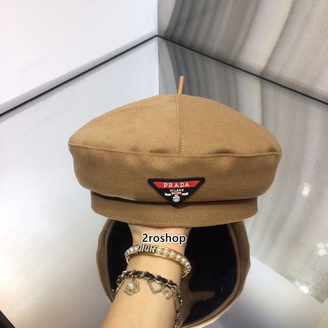 PRADA 모자