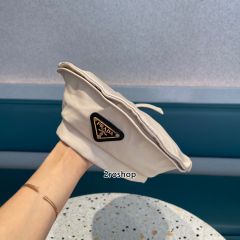 PRADA 모자