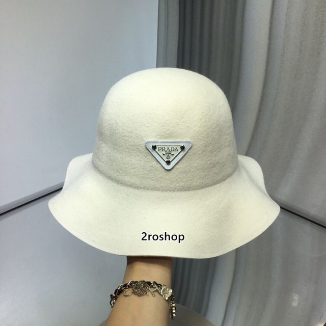 PRADA 모자