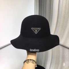 PRADA 모자