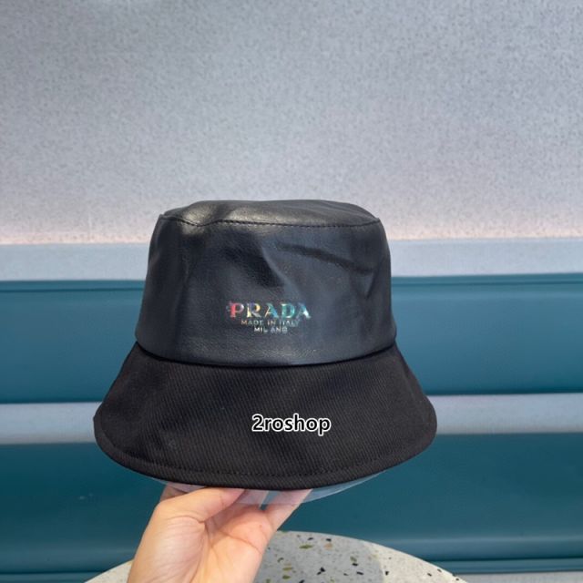 PRADA 모자