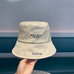 PRADA 모자