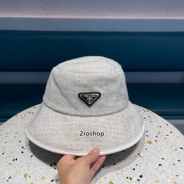 PRADA 모자