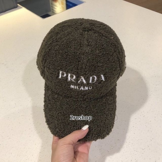 PRADA 모자