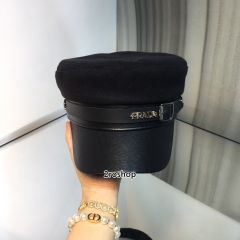 PRADA 모자