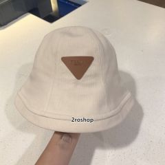 PRADA 모자