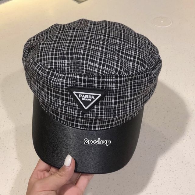 PRADA 모자