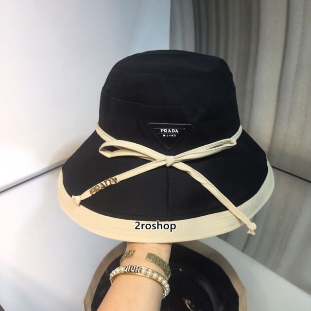 PRADA 모자