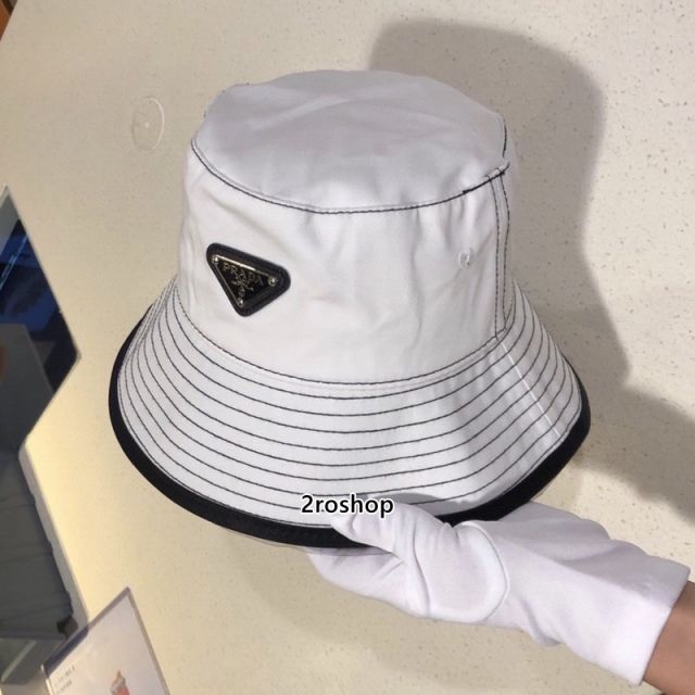 PRADA 모자