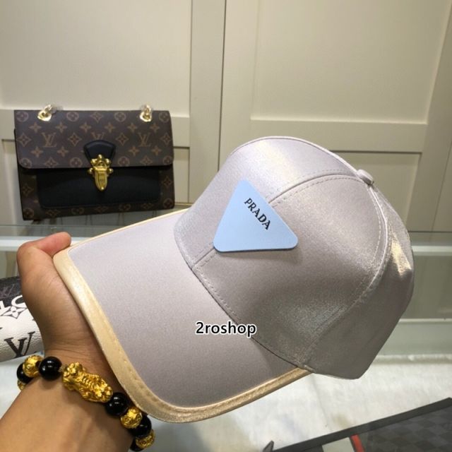 PRADA 모자