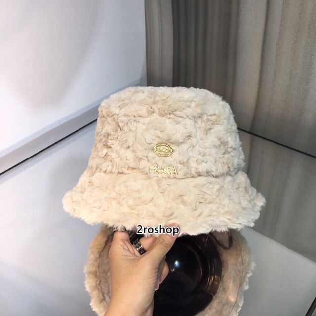 PRADA 모자