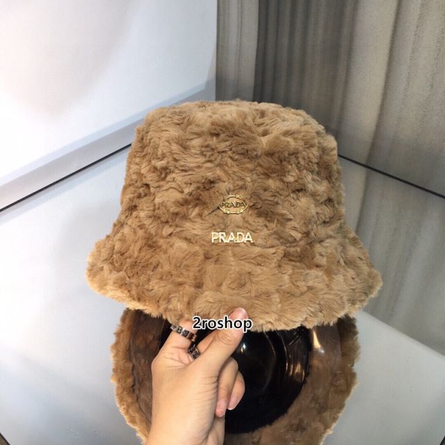 PRADA 모자