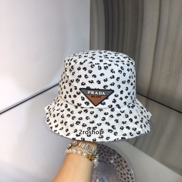 PRADA 모자