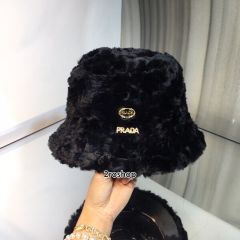 PRADA 모자