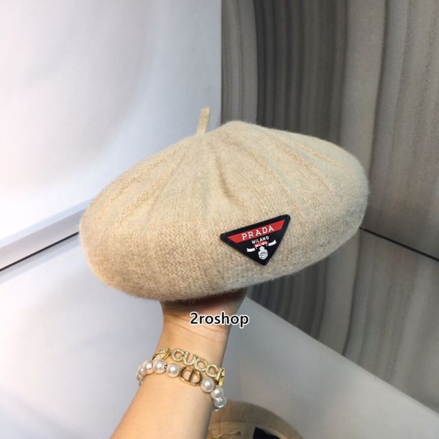 PRADA 모자