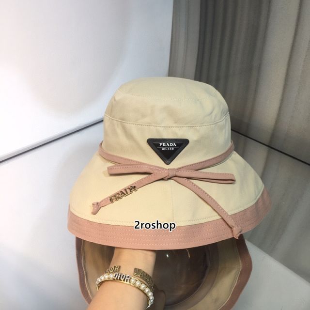 PRADA 모자
