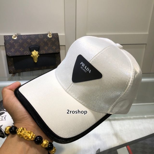 PRADA 모자