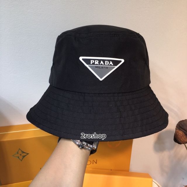 PRADA 모자