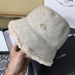 PRADA 모자