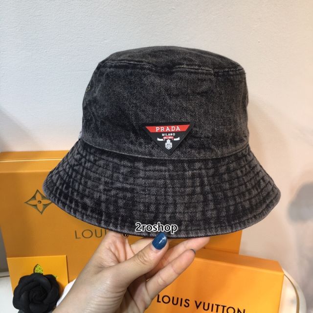 PRADA 모자