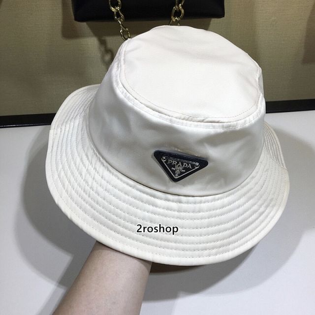 PRADA 모자