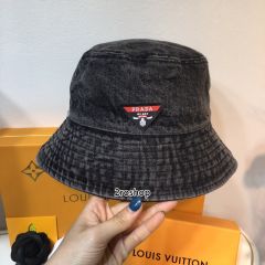 PRADA 모자