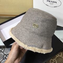 PRADA 모자