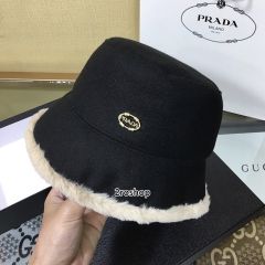 PRADA 모자