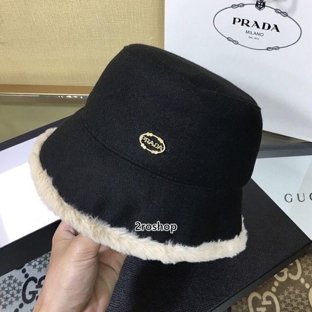 PRADA 모자