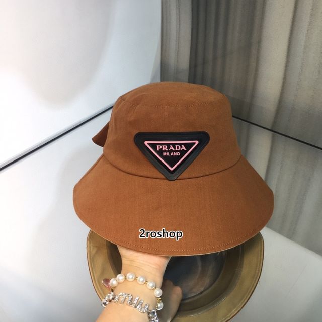 PRADA 모자