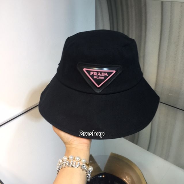 PRADA 모자