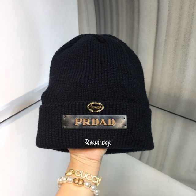PRADA 모자