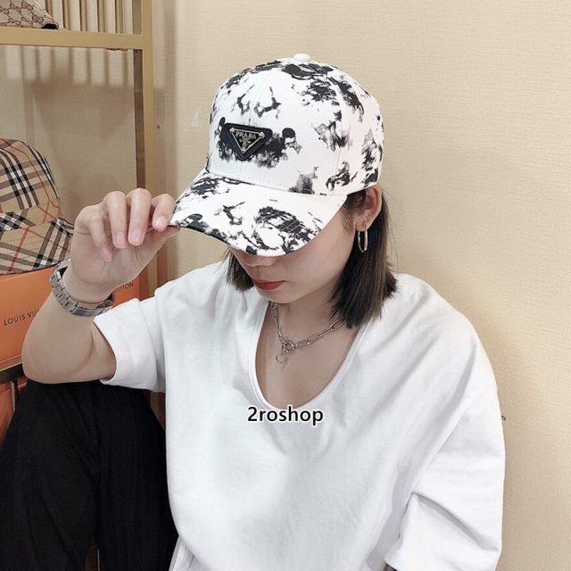 PRADA 모자