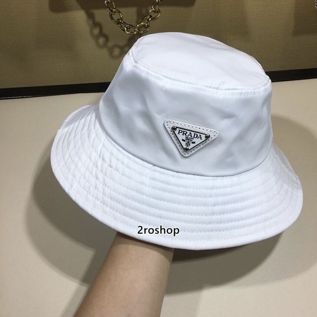 PRADA 모자