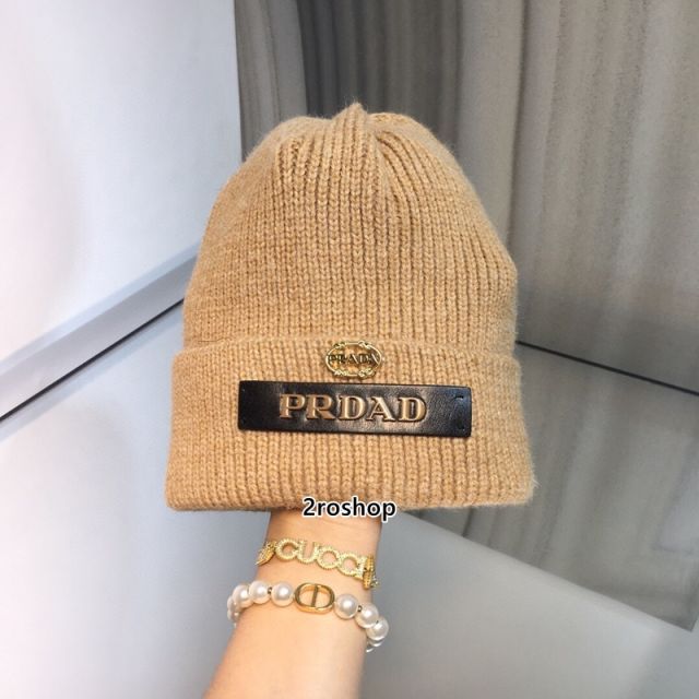 PRADA 모자