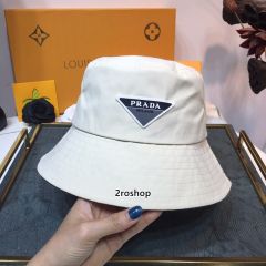 PRADA 모자