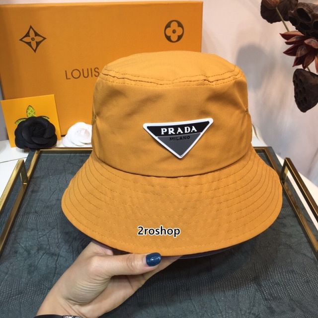 PRADA 모자