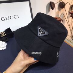 PRADA 모자