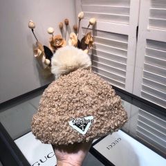 PRADA 모자