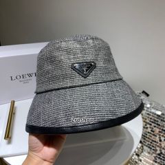 PRADA 모자