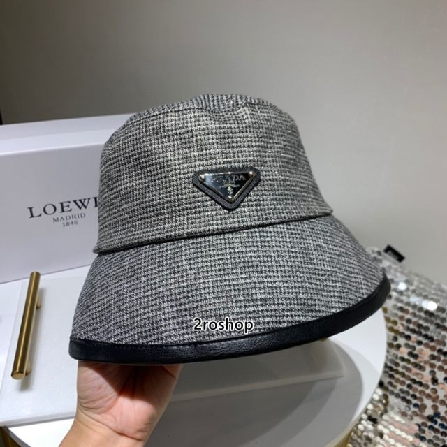 PRADA 모자