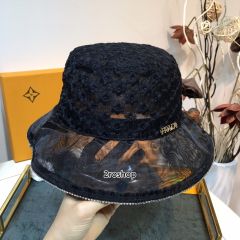 PRADA 모자