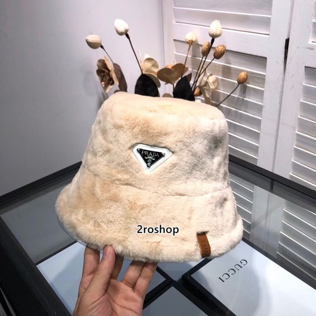 PRADA 모자