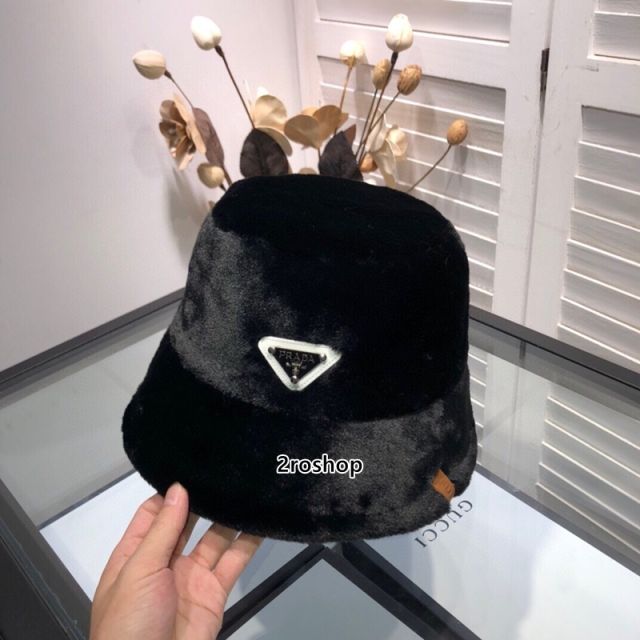 PRADA 모자
