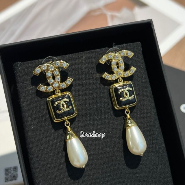 CHANEL 피어싱