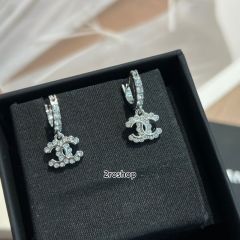 CHANEL 피어싱
